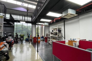 20230307 TRAXX - Bright Lights For Big Bikes - 03